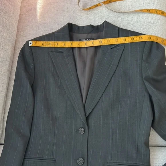 Tahari blue gray pinstriped business jacket size 8 - Picture 8 of 11